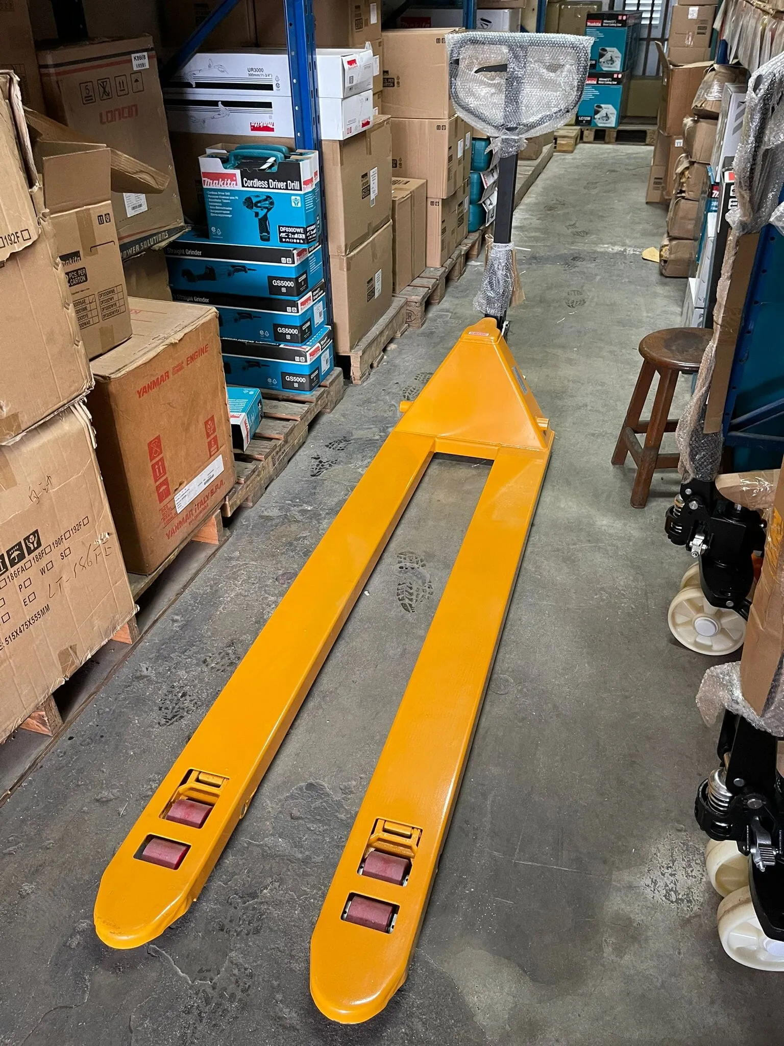 Aiko 3Ton 685m x1800mm Pallet Truck Double Pu Wheel- Long | Model : PT-W3P-68518-2