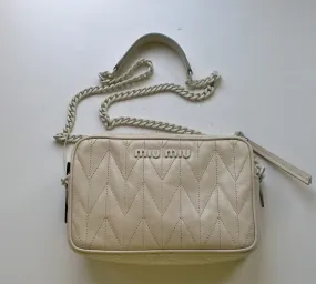 Miu Miu Matelassé Enamel Chain Bag in Cream Patent Leather Trapuntato Bandoleer Miu Miu Matelassé Enamel Chain Bag in Cream Patent Leather Trapuntato Bandoleer
